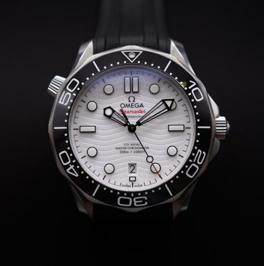Überprüfung der Replika Uhren Omega Seamaster Diver 300M Co-Axial Master Chronometer Weiß 2
