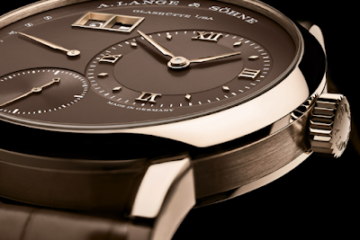 A. Lange & Söhne Lange 1 Daymatic Honeygold: The Return of a Cult Classic in Exclusive Alloy